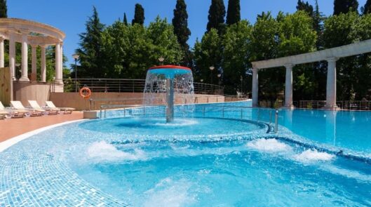 Открытый бассейн